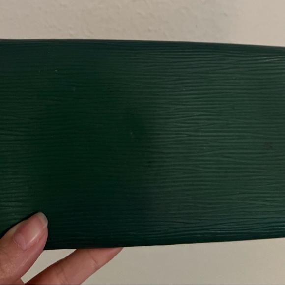 Louis Vuitton Green Textured Wallet - Picture 7 of 7